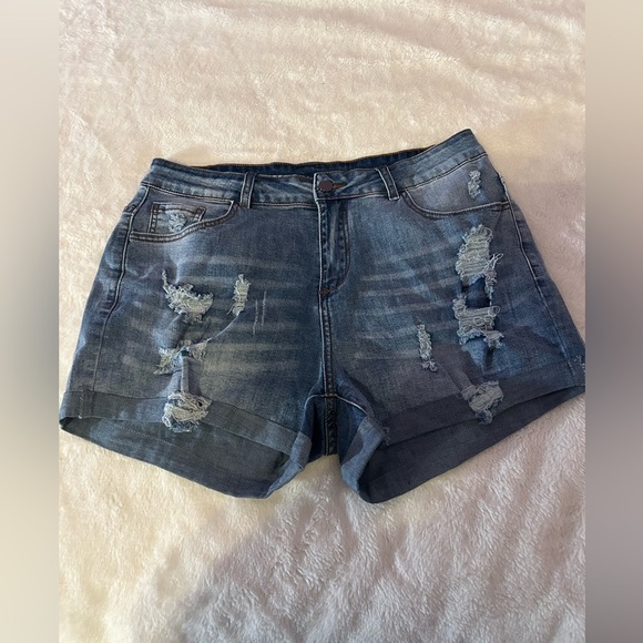 Women’s ripped jean shorts - Picture 1 of 6